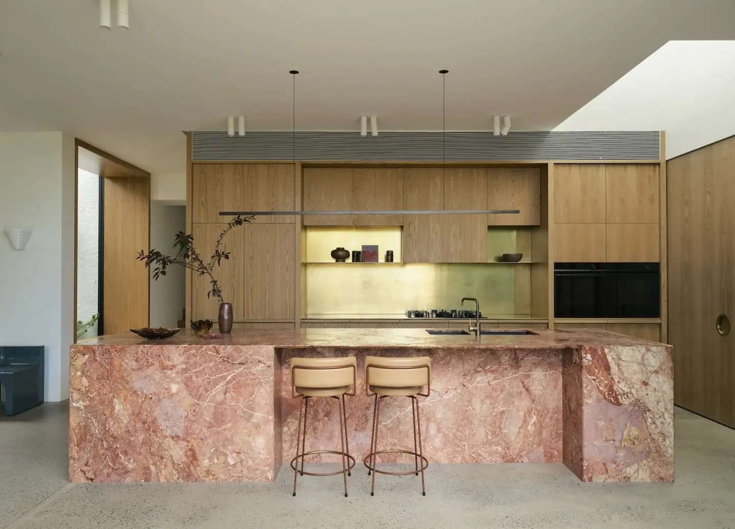 est_living_Aplha_House_by_Studio_Prineas_19-e1733807130247